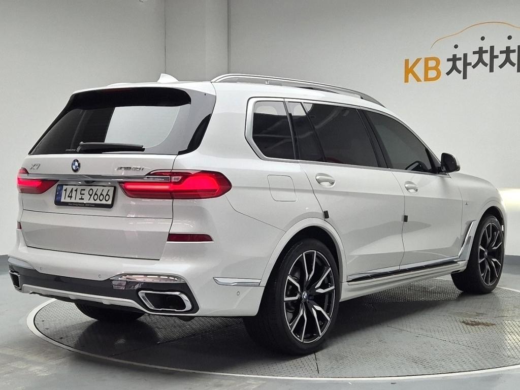2021 BMW X7 