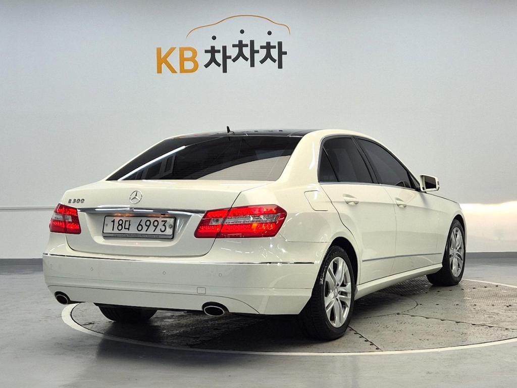 2010 BENZ E CLASS (4Gen) 