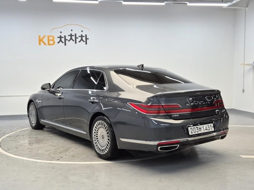 2021 GENESIS G90 