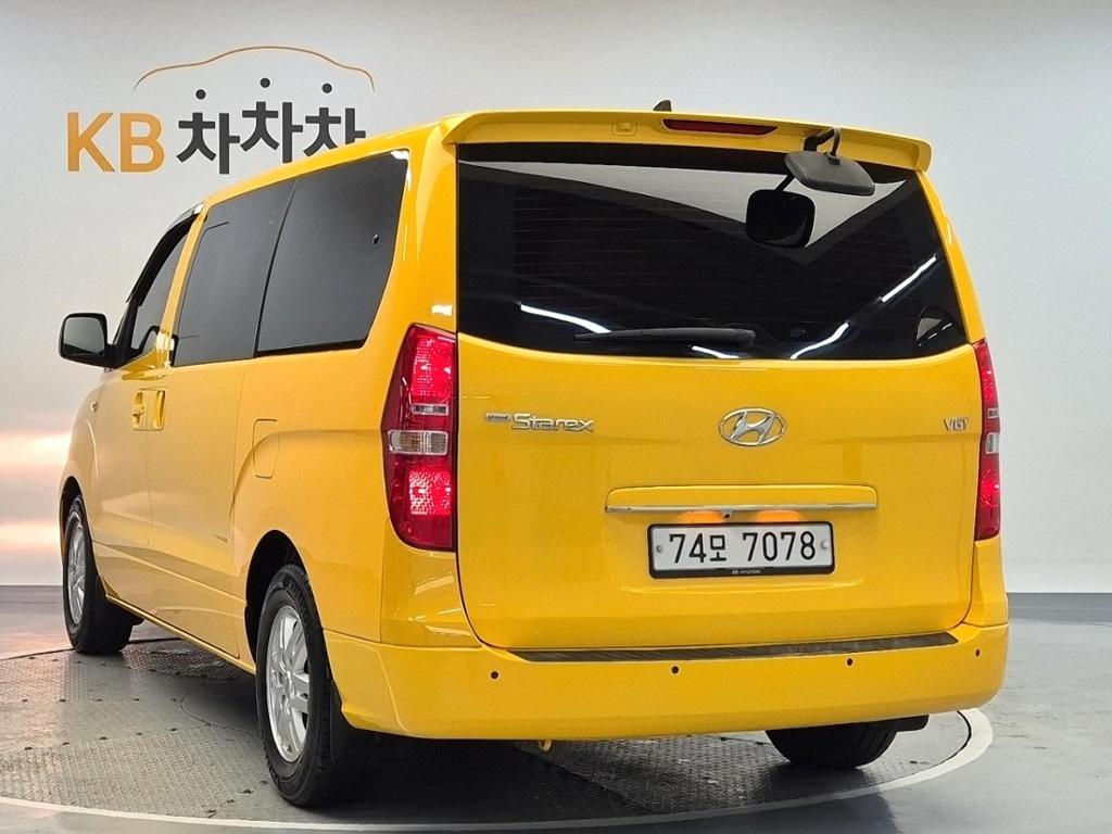 2018 HYUNDAI GRAND STAREX 