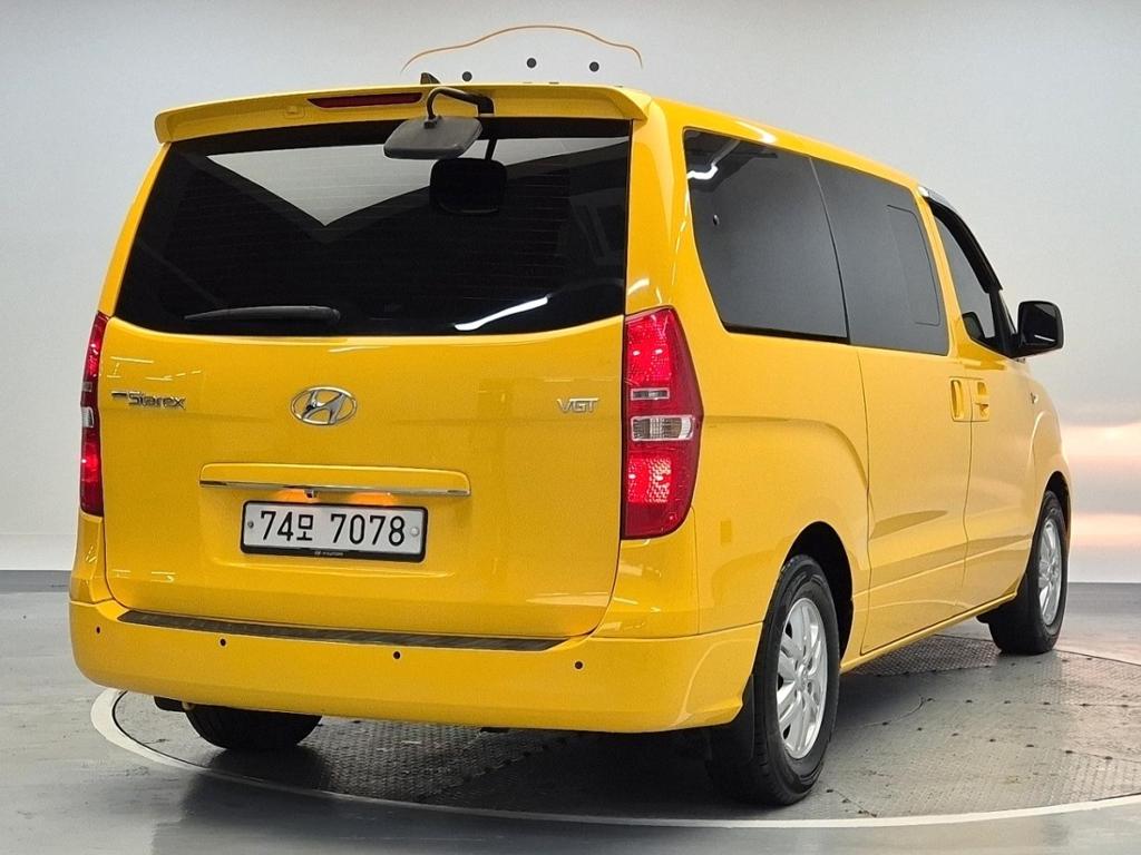 2018 HYUNDAI GRAND STAREX 