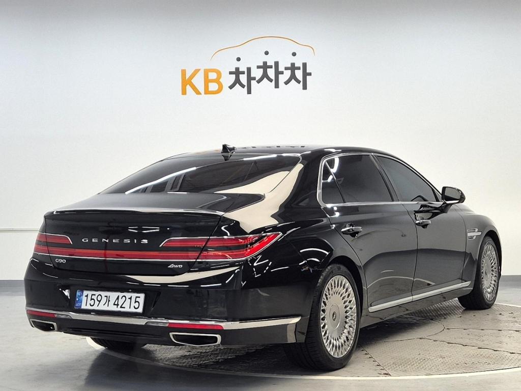 2021 GENESIS G90 
