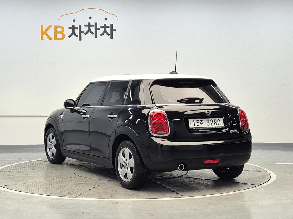 2019 MINI COOPER 