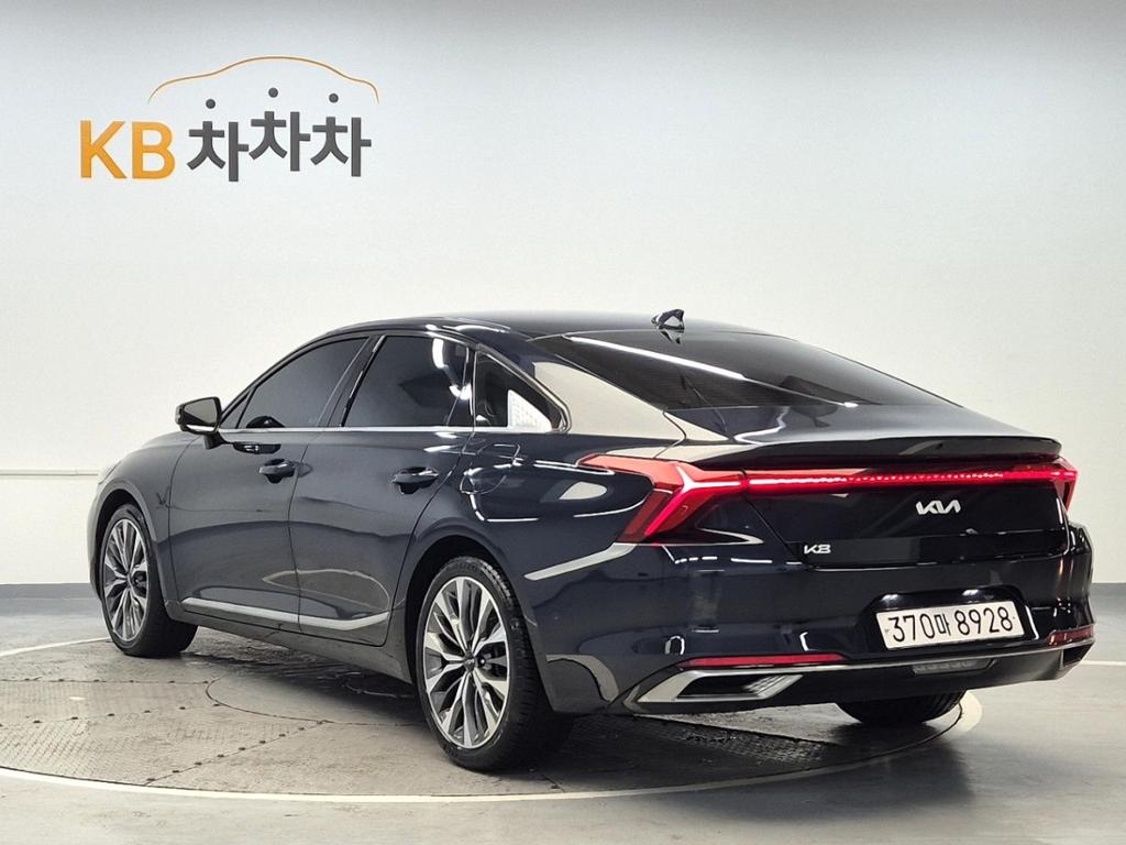 2022 KIA K8 