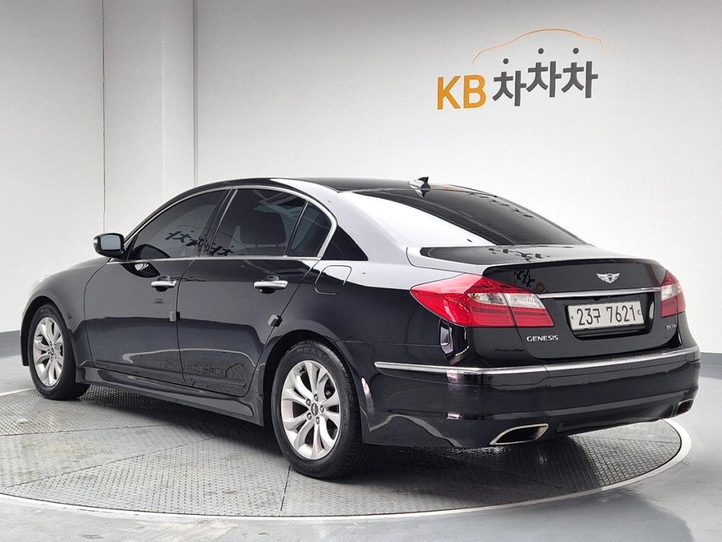 2012 HYUNDAI GENESIS 