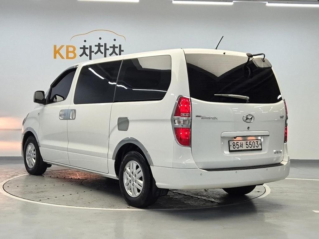 2017 HYUNDAI GRAND STAREX 