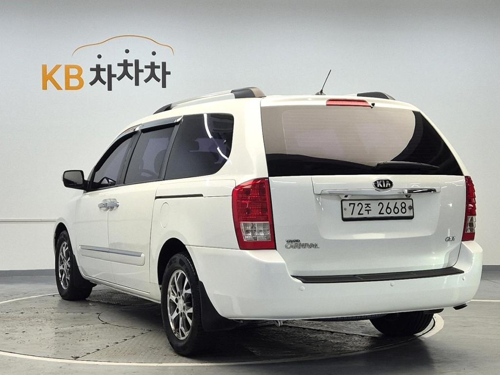 2014 KIA CARNIVAL R 