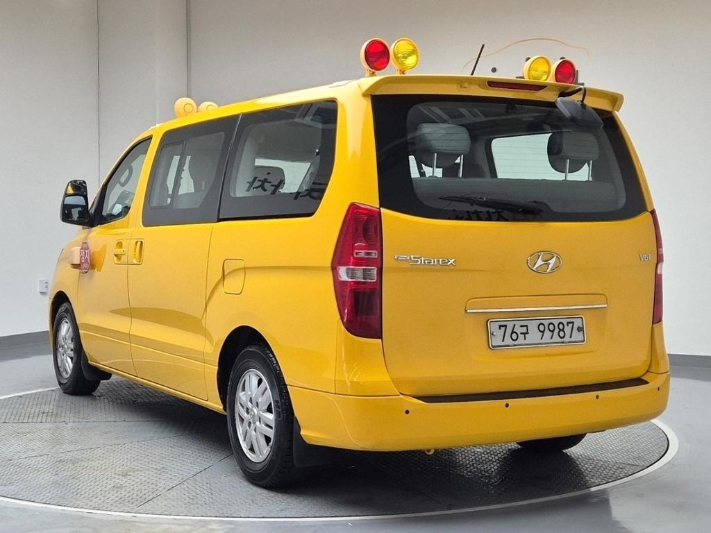 2017 HYUNDAI GRAND STAREX 