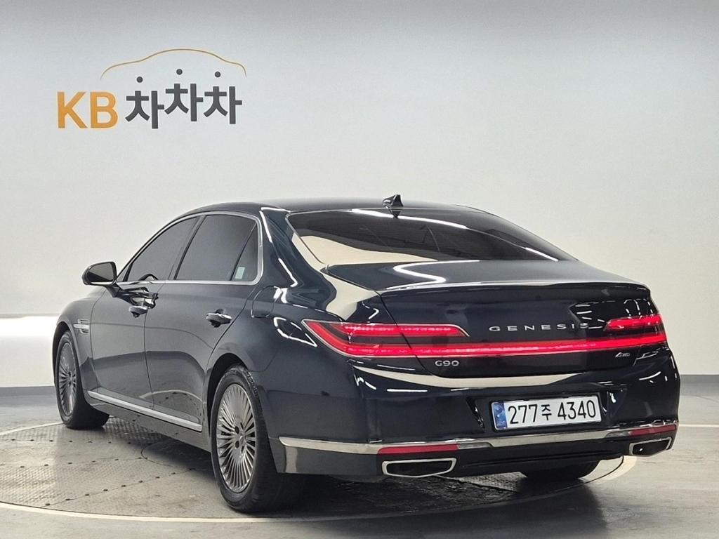 2021 GENESIS G90 