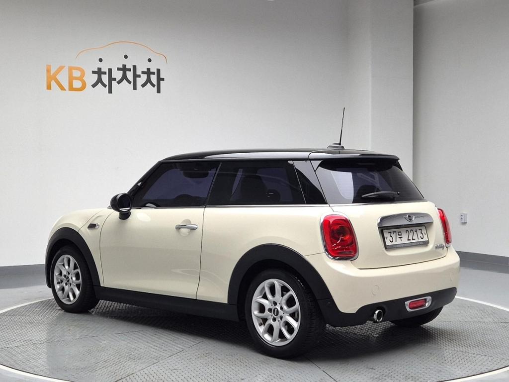 2017 MINI COOPER 