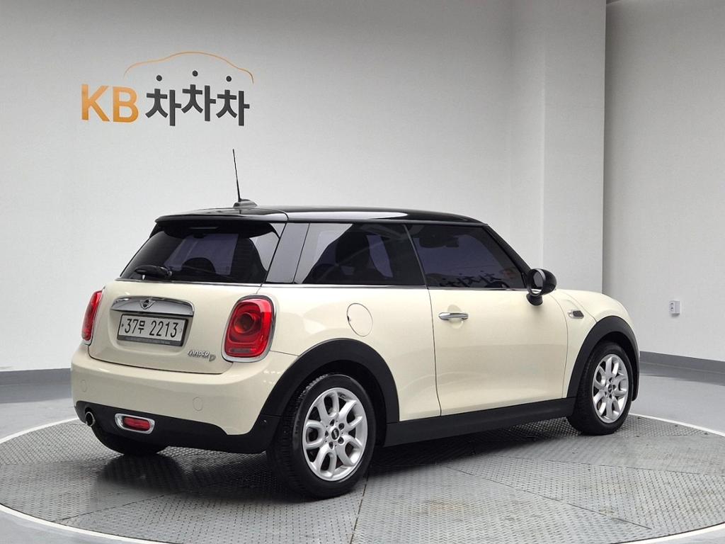 2017 MINI COOPER 