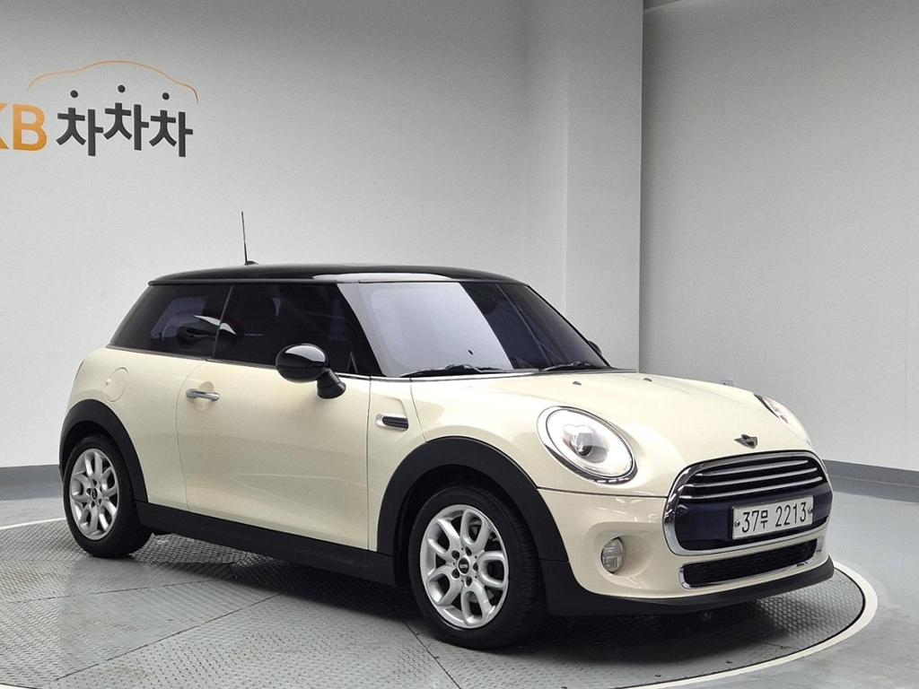 2017 MINI COOPER 
