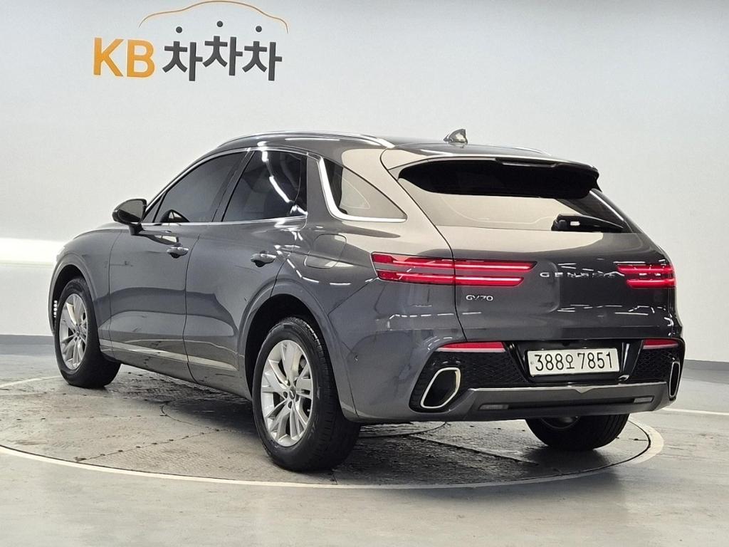 2021 GENESIS GV70 