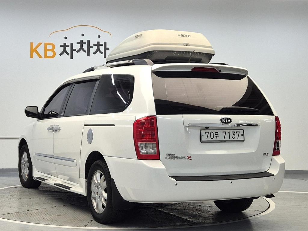 2013 KIA CARNIVAL R 