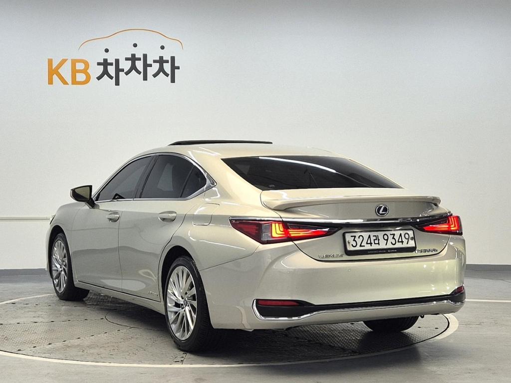 2019 LEXUS ES 