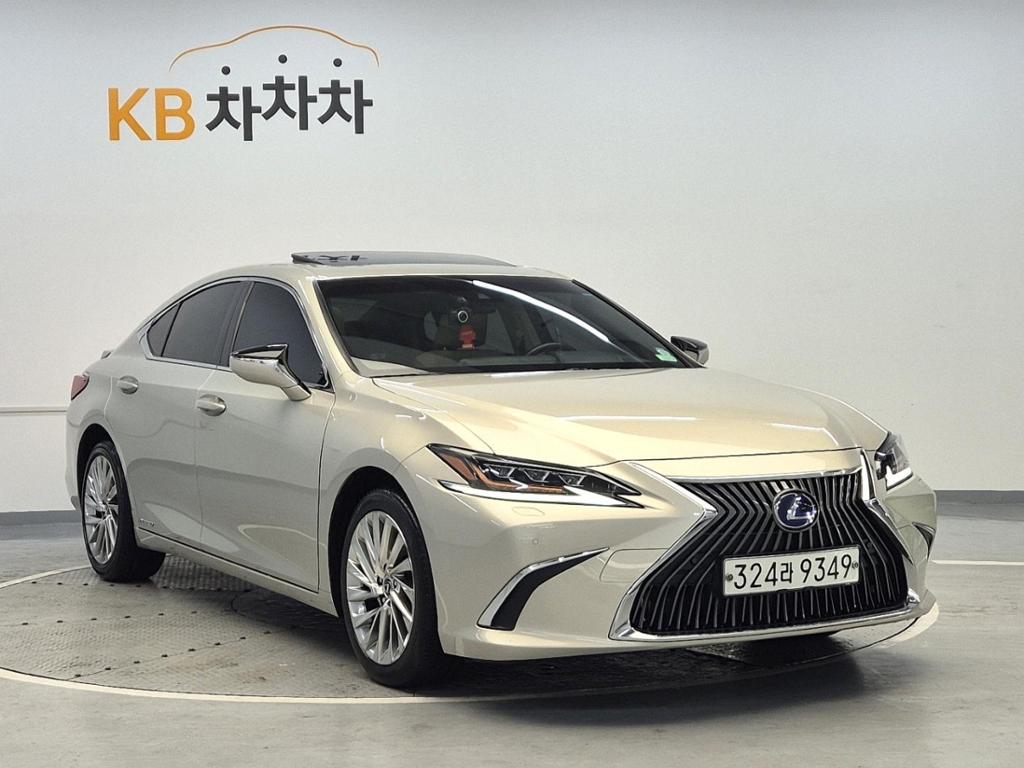 2019 LEXUS ES 