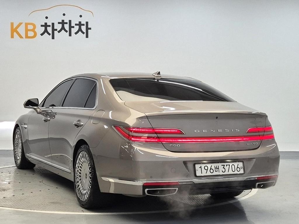 2019 GENESIS G90 