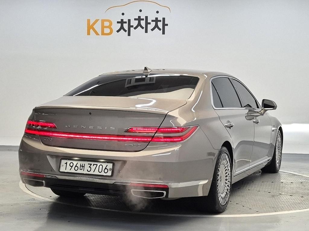 2019 GENESIS G90 