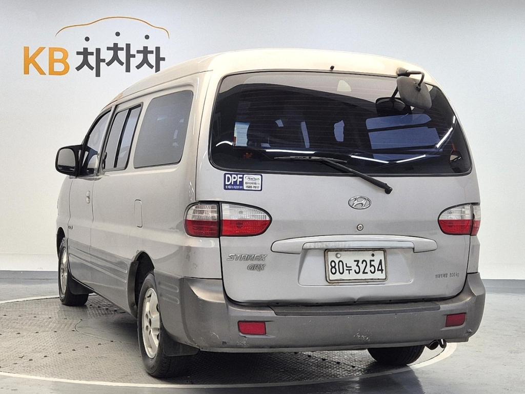 2004 HYUNDAI STAREX 