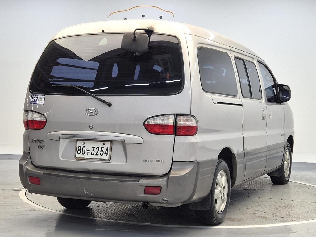 2004 HYUNDAI STAREX 