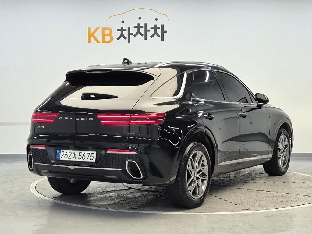 2023 GENESIS GV70 