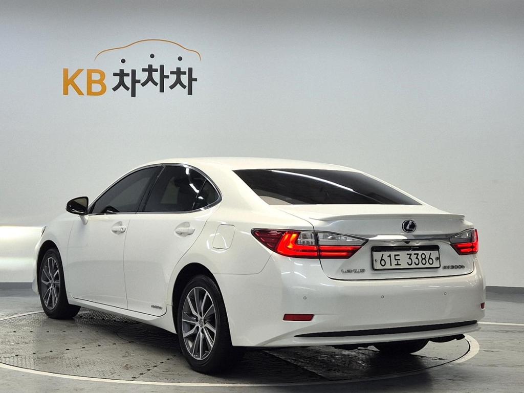 2018 LEXUS ES 