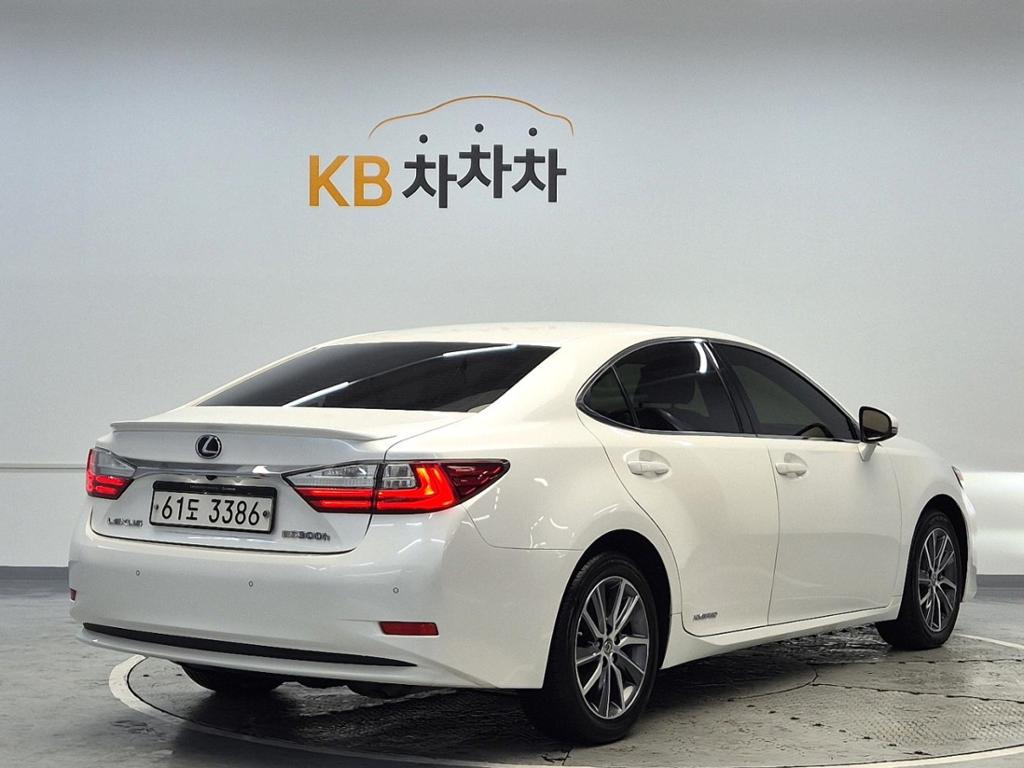 2018 LEXUS ES 