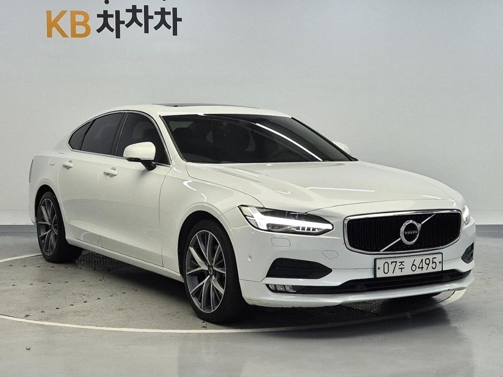 2017 VOLVO S90 