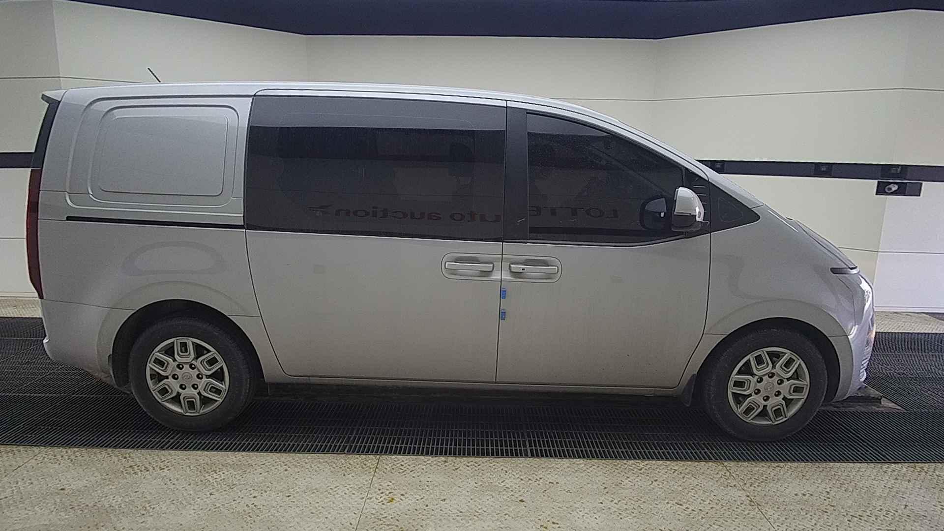 2022 HYUNDAI STARIA 2.2 Diesel Cargo 5seat Modern
