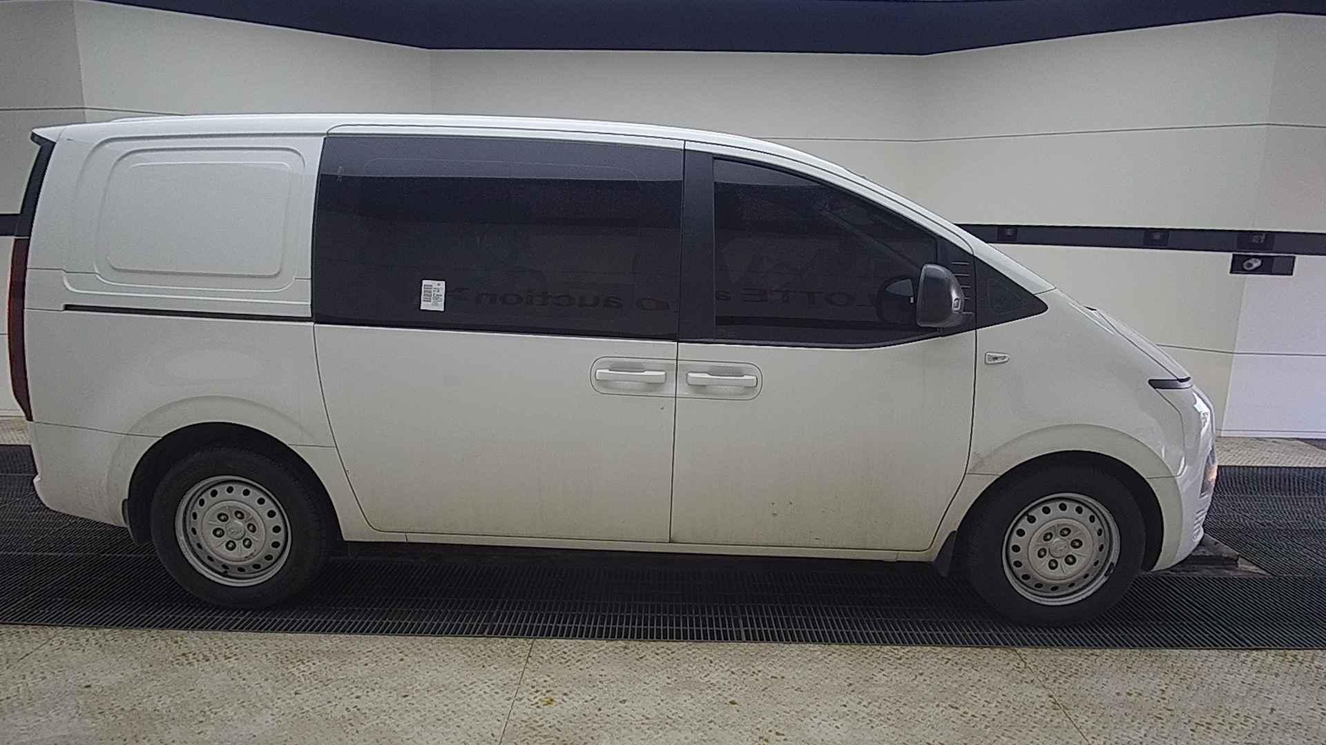 2022 HYUNDAI STARIA 2.2 Diesel Cargo 5seat Smart