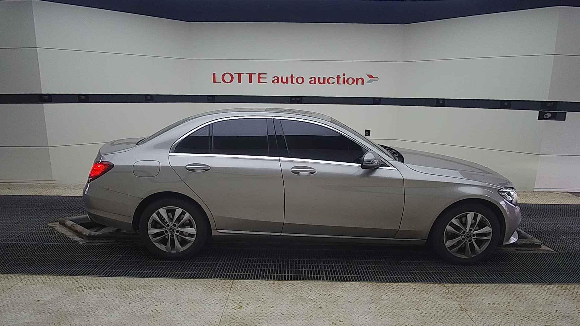 2019 BENZ C CLASS (4Gen) C220 d Avantgarde