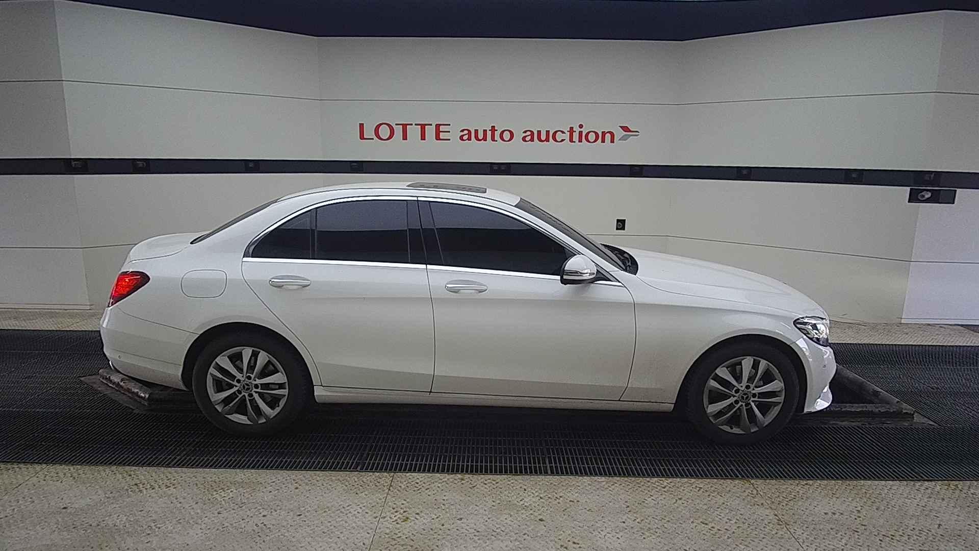 2019 BENZ C CLASS (4Gen) C220 d Avantgarde