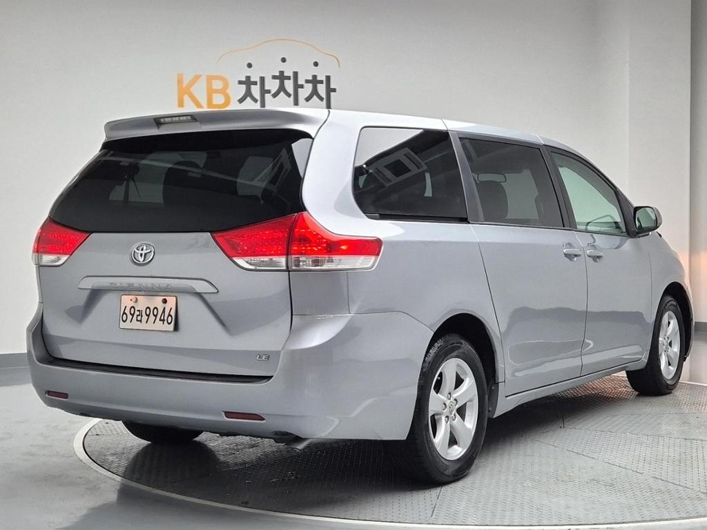 2012 TOYOTA SIENNA 
