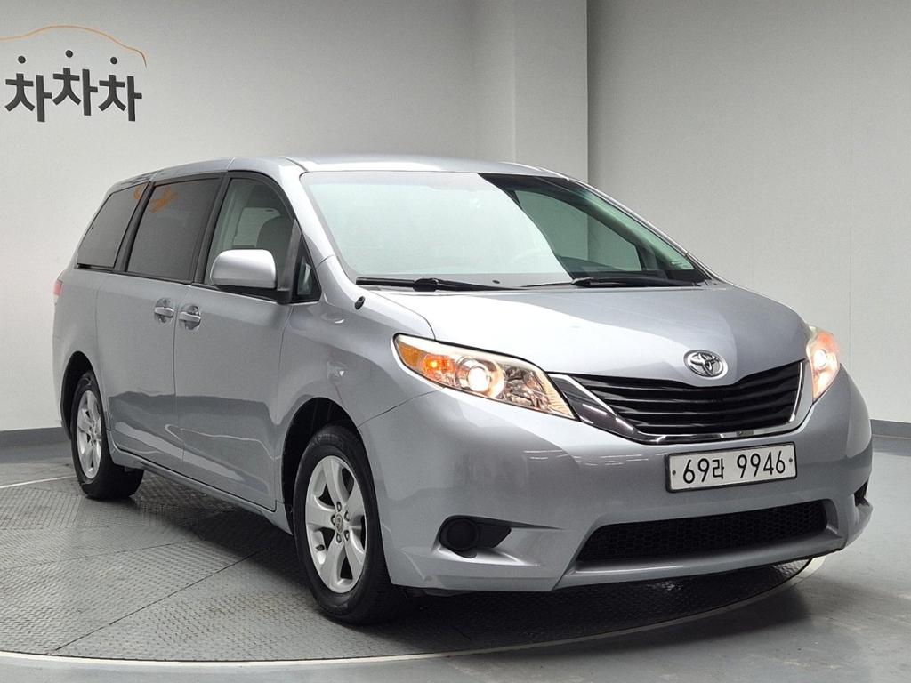 2012 TOYOTA SIENNA 