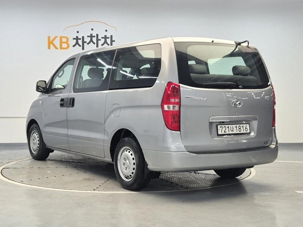 2011 HYUNDAI GRAND STAREX 