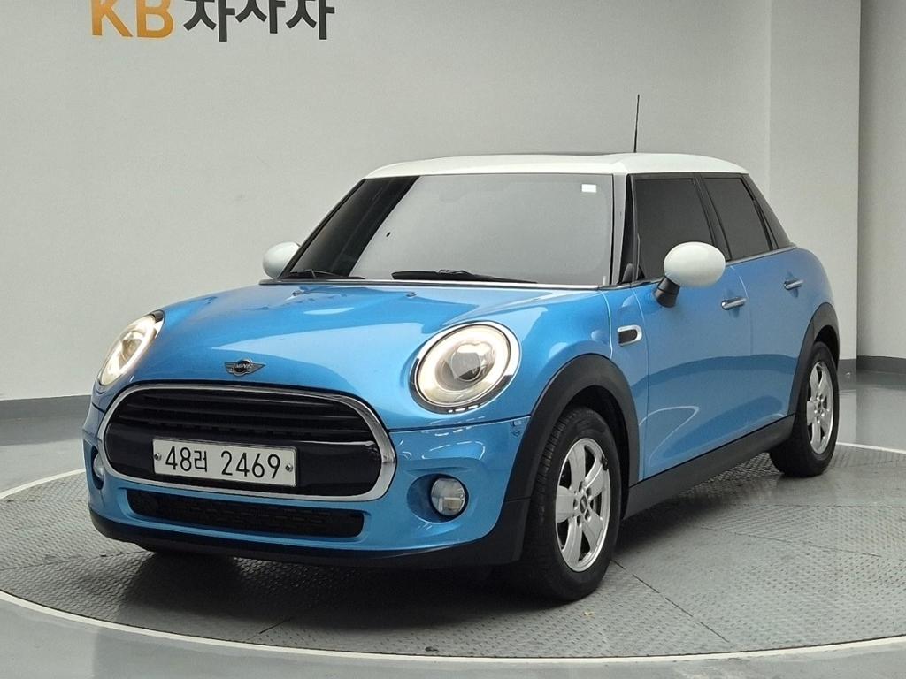 2017 MINI COOPER 