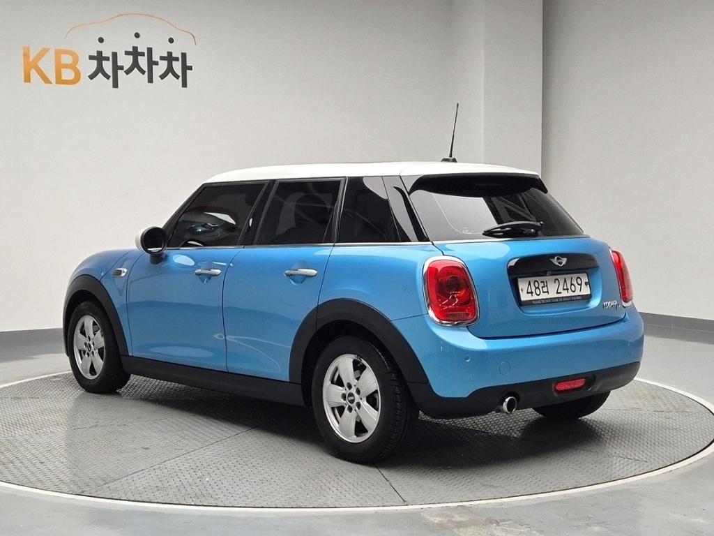 2017 MINI COOPER 