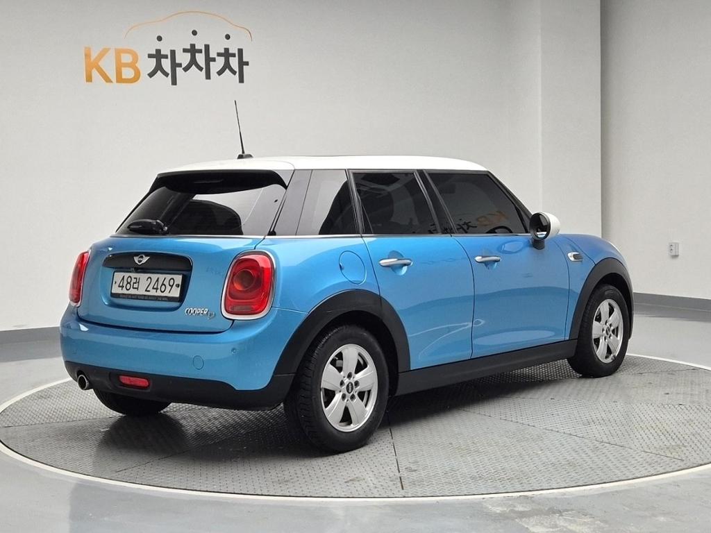 2017 MINI COOPER 