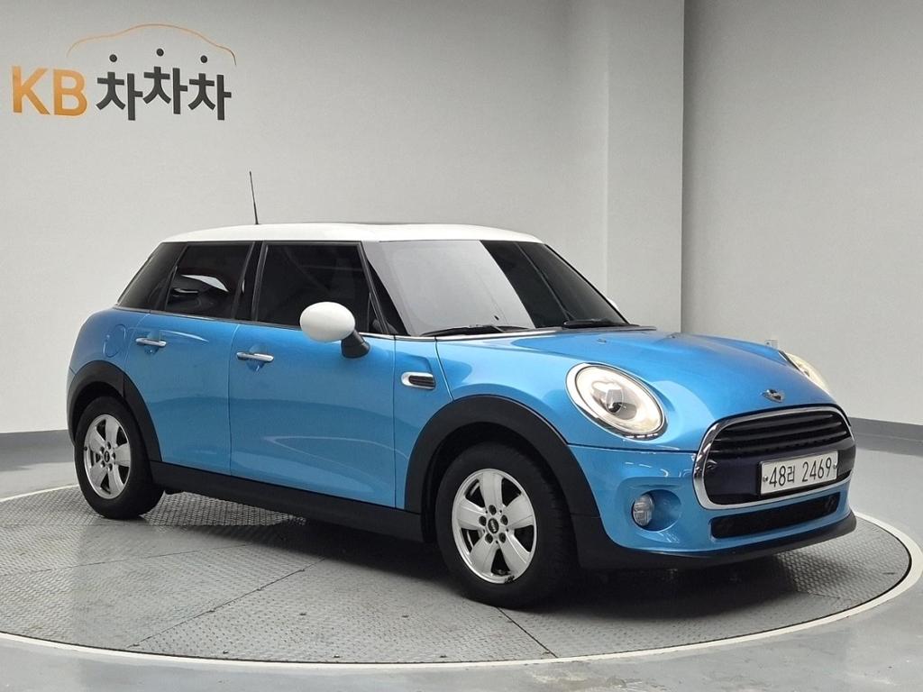 2017 MINI COOPER 