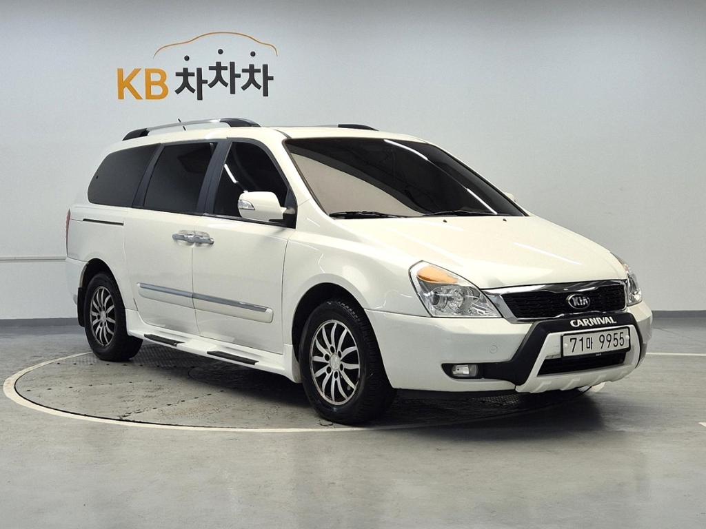 2013 KIA CARNIVAL R 