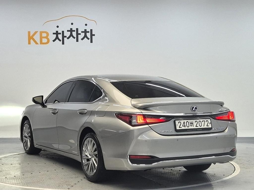 2022 LEXUS ES 
