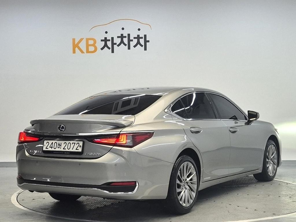 2022 LEXUS ES 