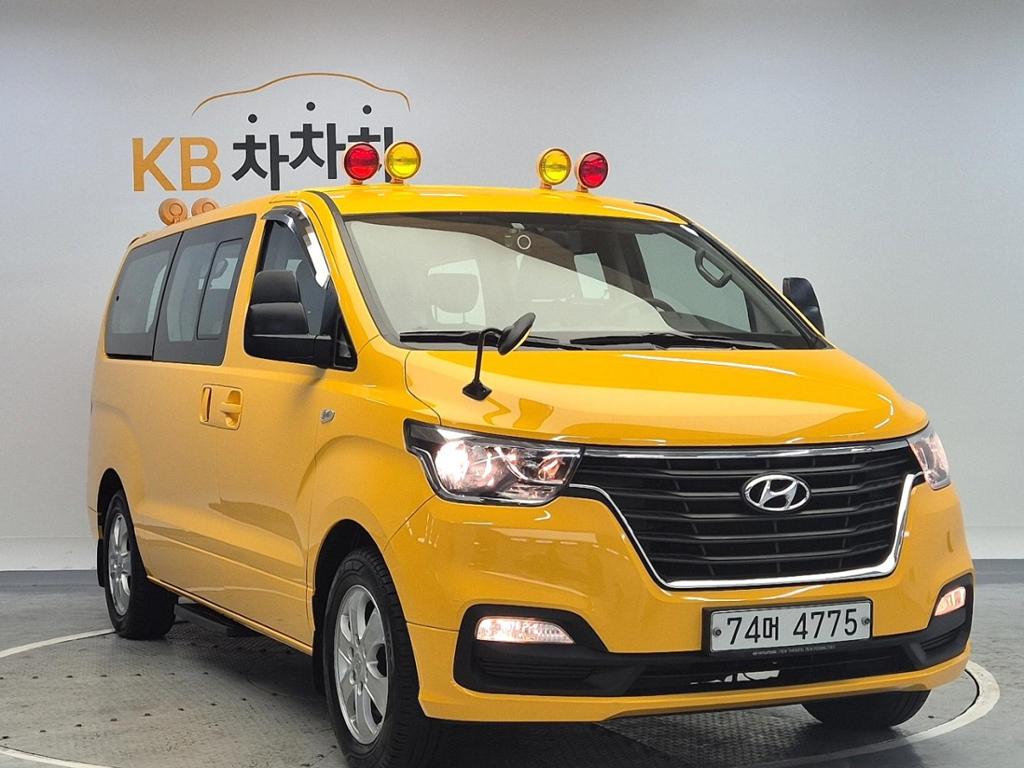 2019 HYUNDAI THE NEW GRAND STAREX 