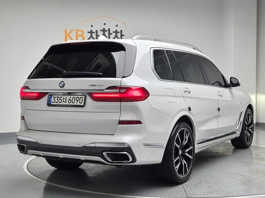 2021 BMW X7 