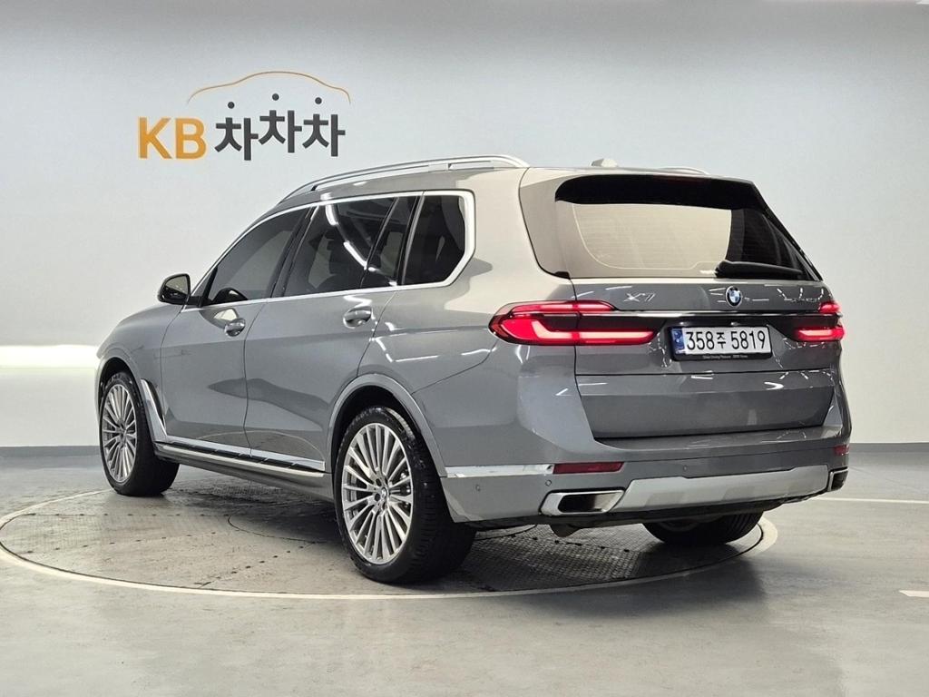 2023 BMW X7 