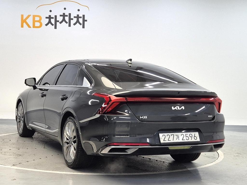 2023 KIA K8 