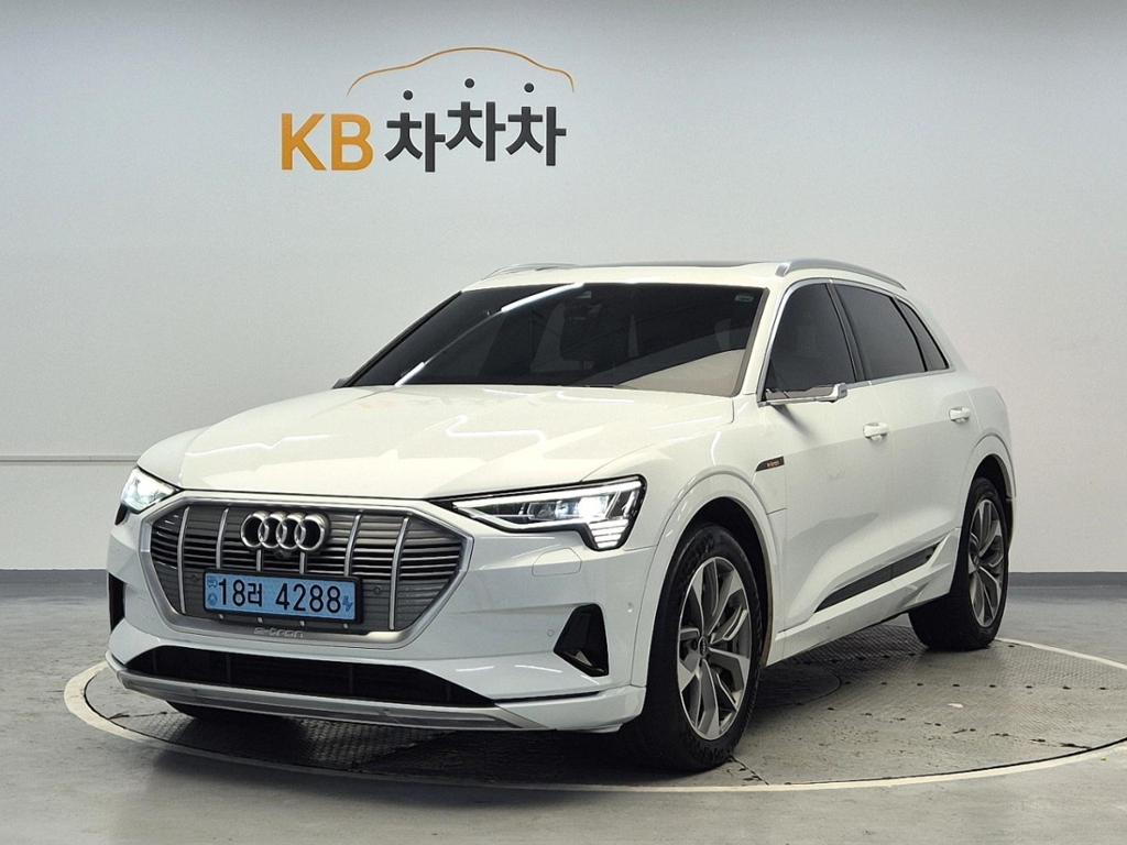 2022 AUDI E-TRON 