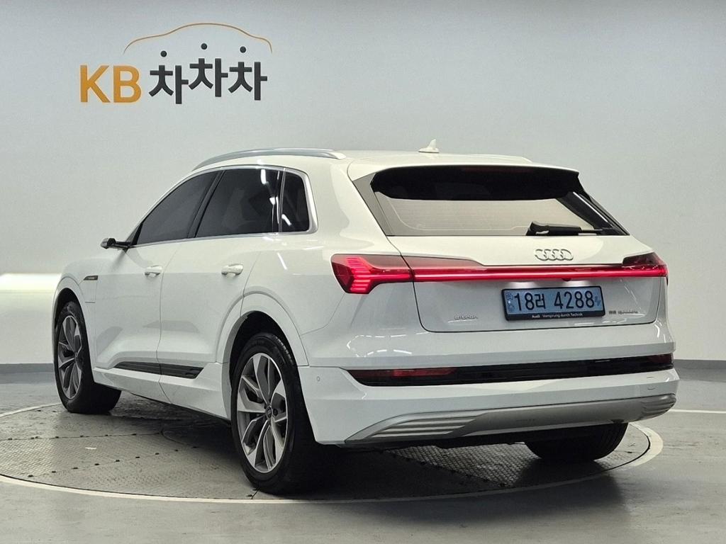 2022 AUDI E-TRON 