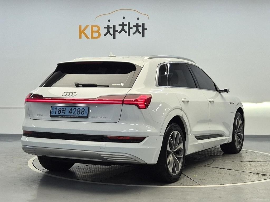 2022 AUDI E-TRON 