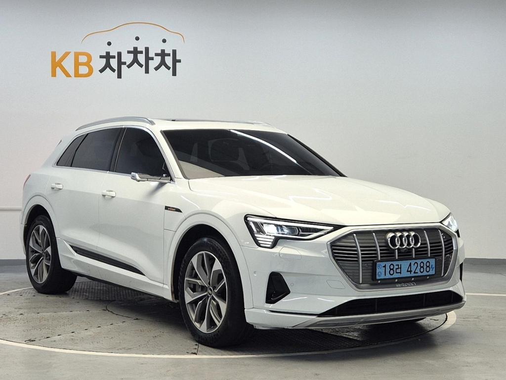 2022 AUDI E-TRON 